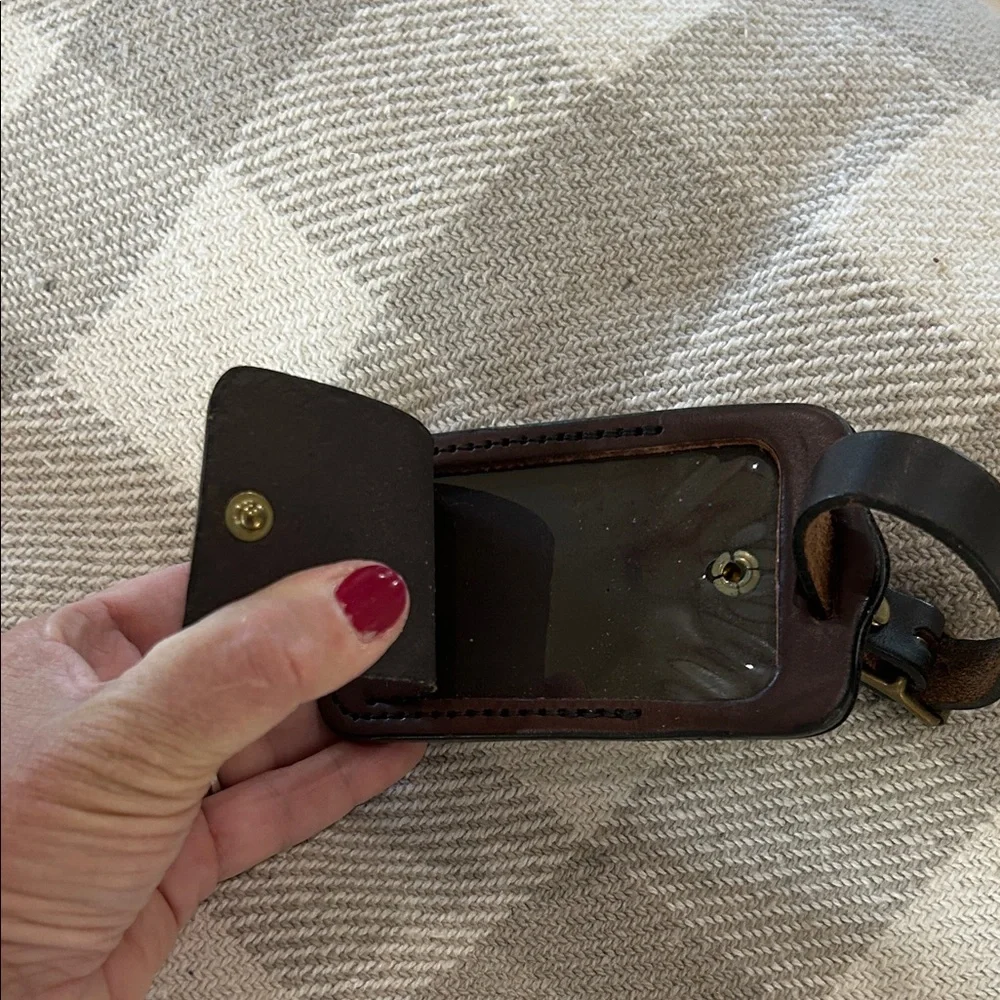 Elegant Brown Leather Filson Men's Bag Tag - Picture 2 of 3